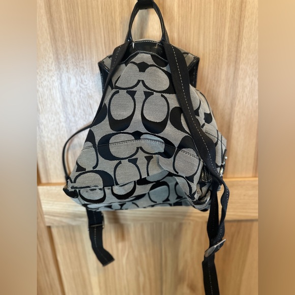 Coach Kyra Daisy Signature C Backpack - Picture 3 of 13
